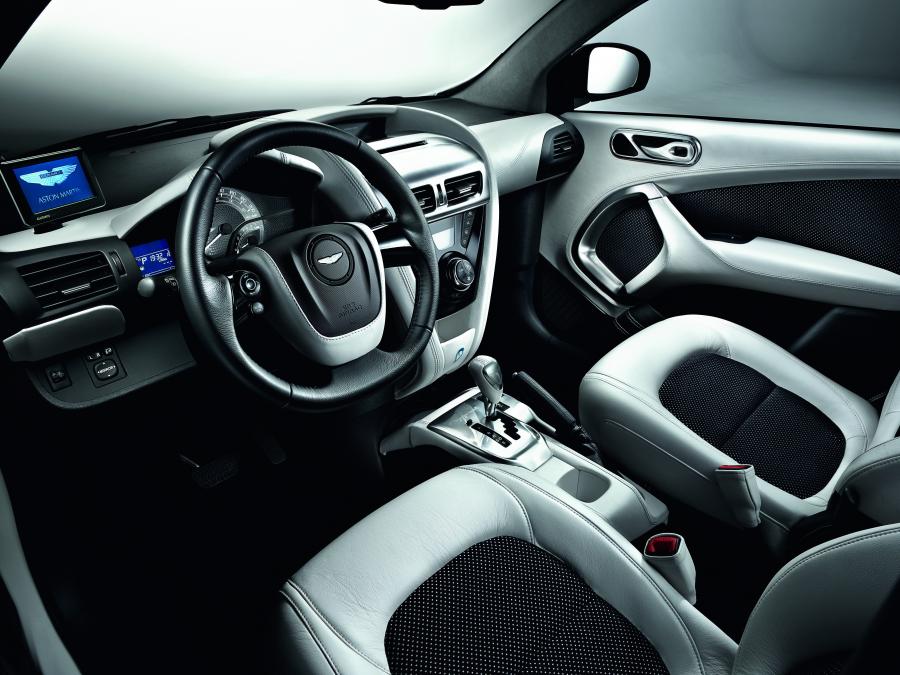 Торпедо Aston Martin Cygnet White Edition 2011 года  (WW) (фото 5 из 5)
